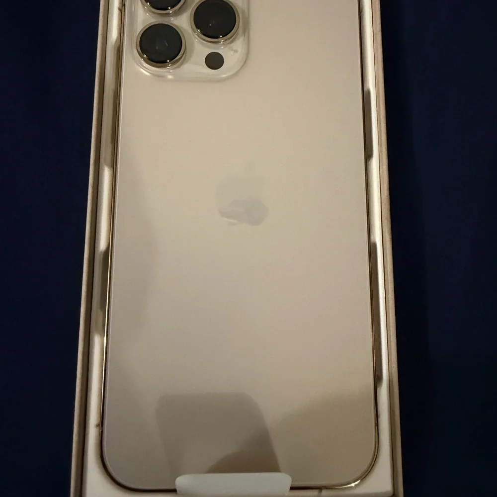 Apple iPhone - 13 pro max unlocked gold